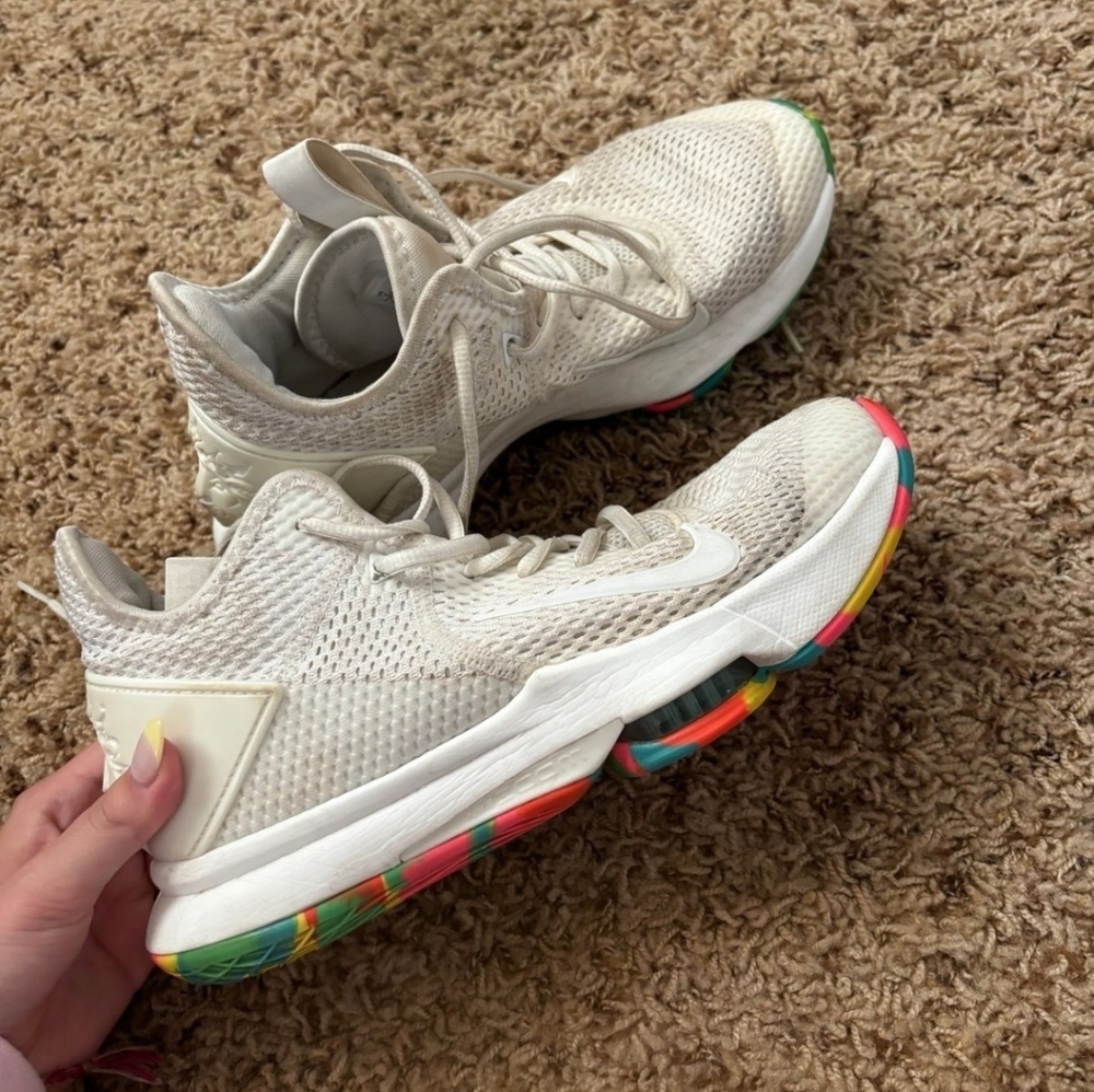 🏷️Nike LeBron Witness IV White/Neon Multi Basketball Shoes Size MENS 7/8.5 WMNS